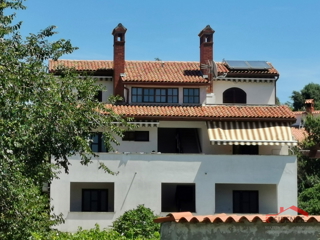 CASA A BANJOLE CON PISCINA, 6 APPARTAMENTI