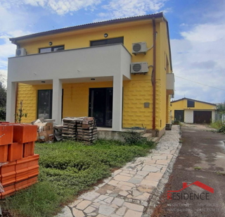 Medolino, casa indipendente con garage