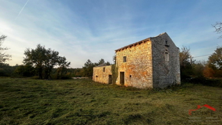 CUKRIĆI, UNA VECCHIA CASA IN PIETRA DA RISTRUTTURARE CON UN AMPIO GIARDINO