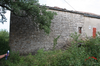 BODULERI, ANTICA CASA ISTRIANA DA RISTRUTTURARE CON AMPIO TERRENO