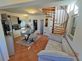 Medolino, centro, casa con 2 appartamenti, giardino, vista mare