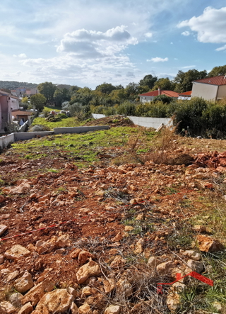 Terreno edificabile a Banjole - opportunità per costruire una casa di famiglia o per investimento