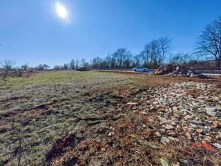 Terreno edificabile con permesso di costruzione, elettricità e acqua a Sveti Kirin