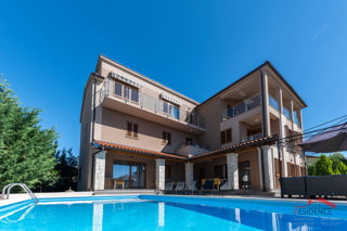 Banjole-Volme, bella casa con piscina