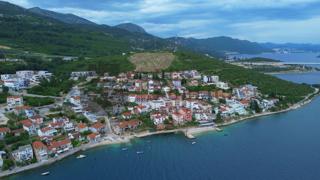 APARTMANSKA KUĆA U KOMARNI