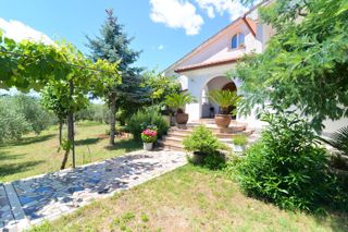 casa in stile mediterraneo, senza terreno circostante o con esso