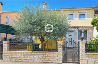 Affascinante Casa Familiare con Cortile Privato vicino a Parenzo