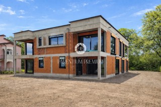 Appartamento moderno al primo piano in una zona tranquilla vicino a Parenzo