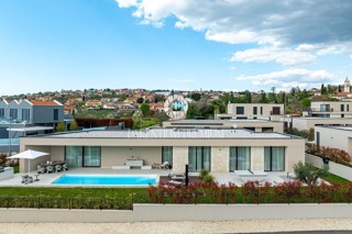 Villa moderna esclusiva con piscina