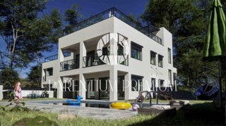 Appartamento esclusivo in posizione ricercata con vista mare e ampia terrazza sul tetto