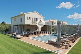 Una bellissima villa con piscina e un ambiente paesaggistico impeccabile non lontano da Montona