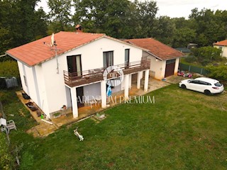 Casa con 2 unità abitative in posizione tranquilla