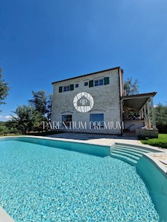 Una bella casa in pietra con vista panoramica sul mare