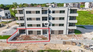 Comodo appartamento al piano terra con cortile in nuova costruzione in bella posizione