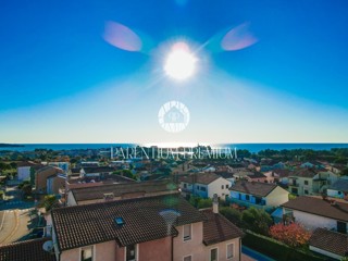 Moderno appartamento al 2° piano con fantastica vista mare, a soli 700 metri dal mare e dal porto turistico