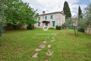 Autentica casa in pietra istriana con ampio giardino – a 1000 m dal mare