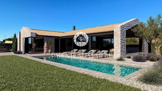 Bellissima villa di design a 2 km dal mare