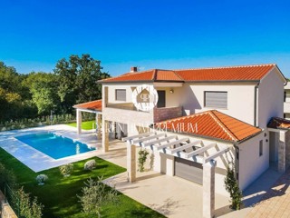 Villa di altissima qualità con una grande piscina vicino a Parenzo