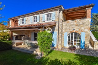 Casa con piscina – A solo 1 km dal mare