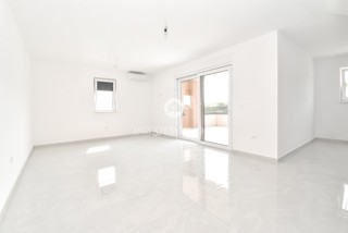 Lussuoso appartamento con terrazza sul tetto e jacuzzi con vista mare