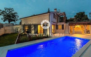 Bella casa su un ampio appezzamento di terreno