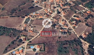 Terreno edificabile a 6 km da Parenzo per la costruzione di una casa bifamiliare