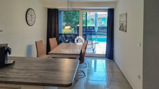 Appartamento esclusivo con piscina nei dintorni di Parenzo