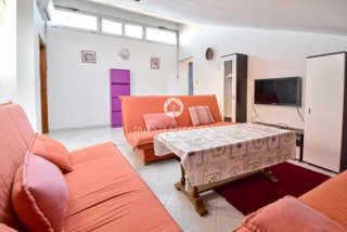 Funtana – Appartamento spazioso al secondo piano con tre camere da letto