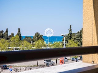 Parenzo centro, appartamento con ascensore, garage, vista mare.