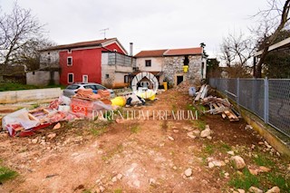 Casa in pietra ristrutturata con cortile nelle vicinanze di Parenzo