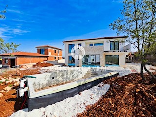 Nuova villa moderna in una tranquilla località istriana con elementi rustici