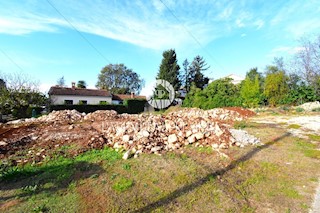 Terreno edificabile con infrastruttura nelle immediate vicinanze del centro di Parenzo