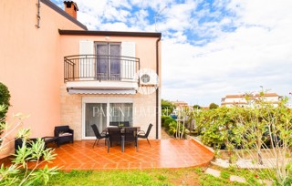 Casa a schiera di qualità con cortile, completamente arredata e attrezzata