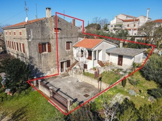 Casa a schiera con due unità abitative