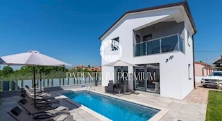 Casa con piscina e vista mare vicino a Parenzo