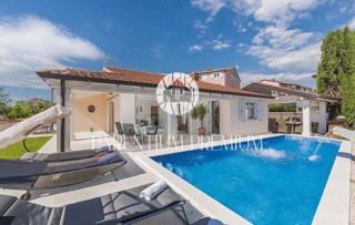 Casa con piscina vicino a Parenzo