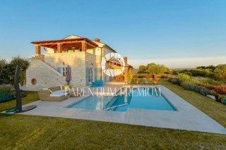 Autentica casa in stile mediterraneo con piscina