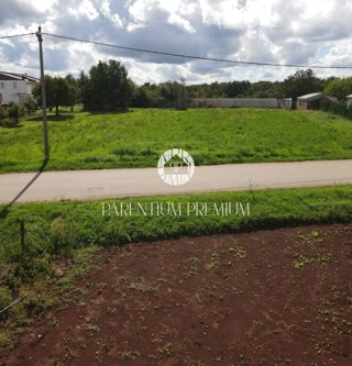 Ampio terreno edificabile vicino a Parenzo