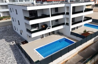 Lussuoso appartamento al piano terra con piscina, a 700 mt dal mare e dal porto turistico