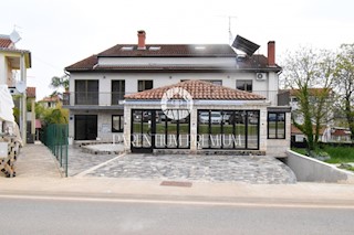 Casa ad uso abitativo e commerciale in ottima posizione