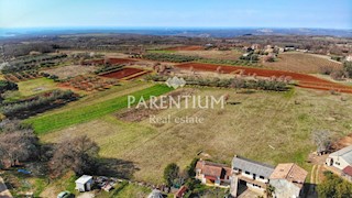 Istria, zona di Parenzo - Terreno edificabile in una posizione tranquilla, 2065 m2