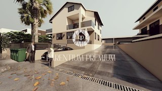 Appartamento ristrutturato con terrazza e garage a 800 metri dal centro di Parenzo e dalla spiaggia