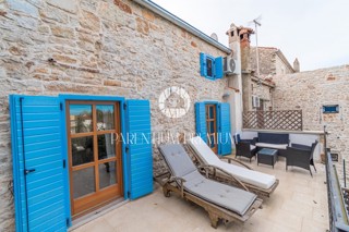 Bella casa in pietra in un posto tranquillo non lontano dal mare
