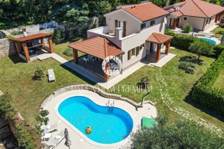 Una bella casa con piscina non lontano da Parenzo