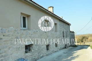 Casa in pietra 360 m² su terreno di 890 m²
