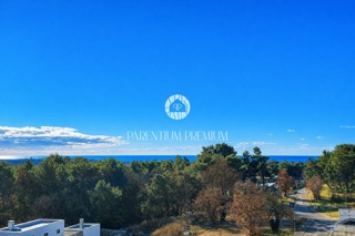 Attico esclusivo con ampia terrazza sul tetto e vista mare