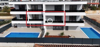 Moderno appartamento al 1° piano con due terrazzi vista mare, a soli 700 mt dal mare e dal porto turistico