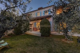 Istria - Parenzo, villa con piscina, giardino, vicino alla spiaggia