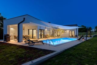 ISTRIA - ROVIGNO - Casa arredata su un unico piano con piscina!