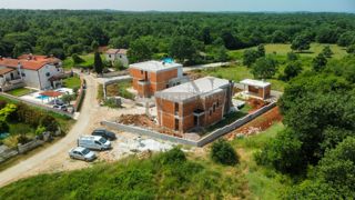 ISTRA – POREČ: VILLA DI LUSSO CON PISCINA IN VENDITA – VICINO A PARENZO